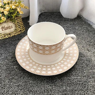 Hot Sale 15 Piece Nordic Luxurious Fine White and Gold Diagonal Ceramic Coffee and Tea Set